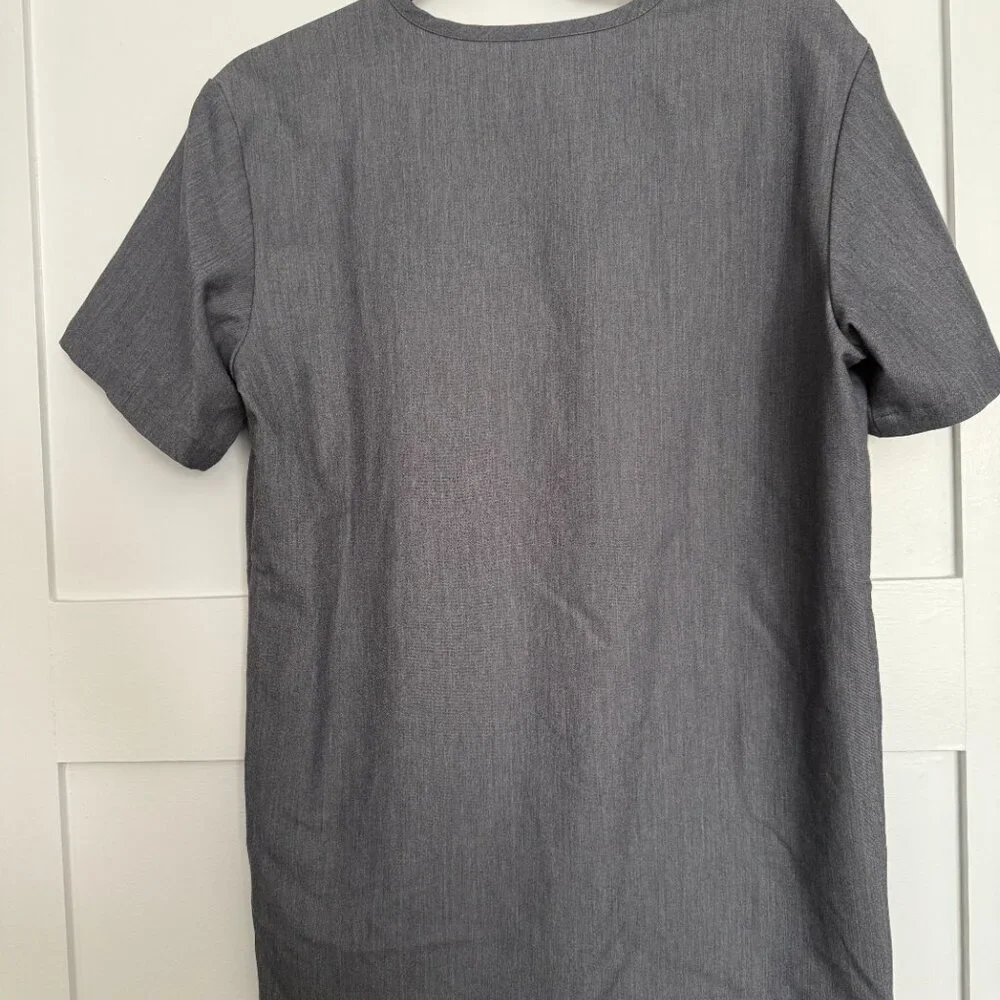Fig's Three-Pocket Scrub Top, Men's, XS, Gray - Picture 2 of 3